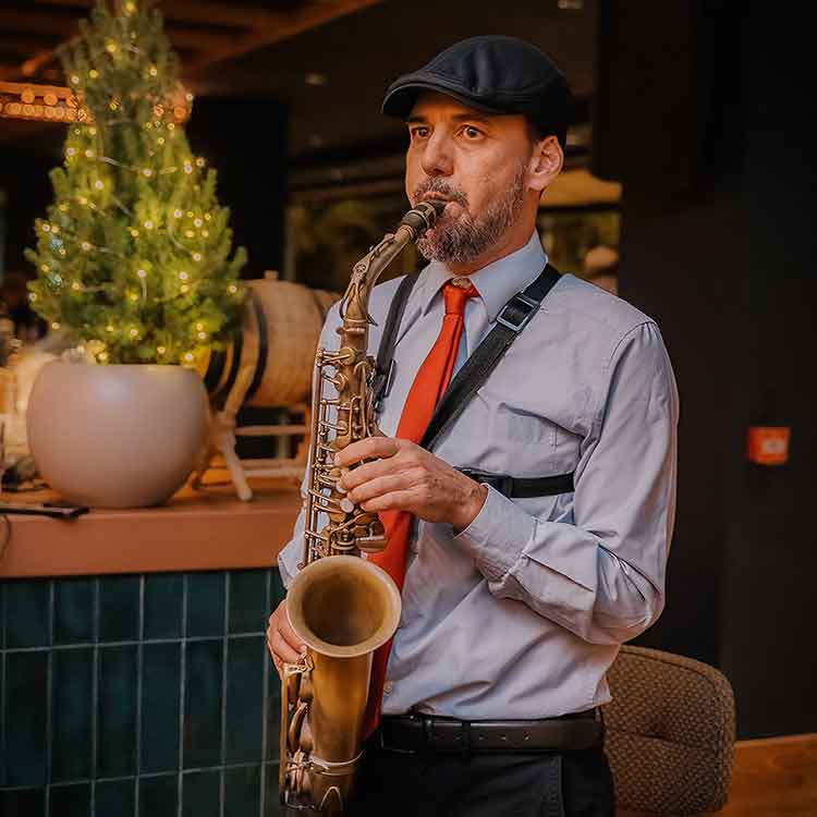Saxofonista en el Restaurante Boho Beach Maspalomas